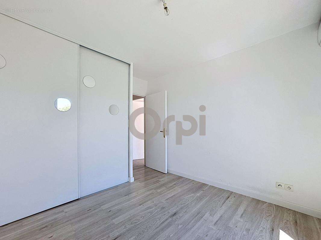 Appartement à ROQUEBRUNE-SUR-ARGENS