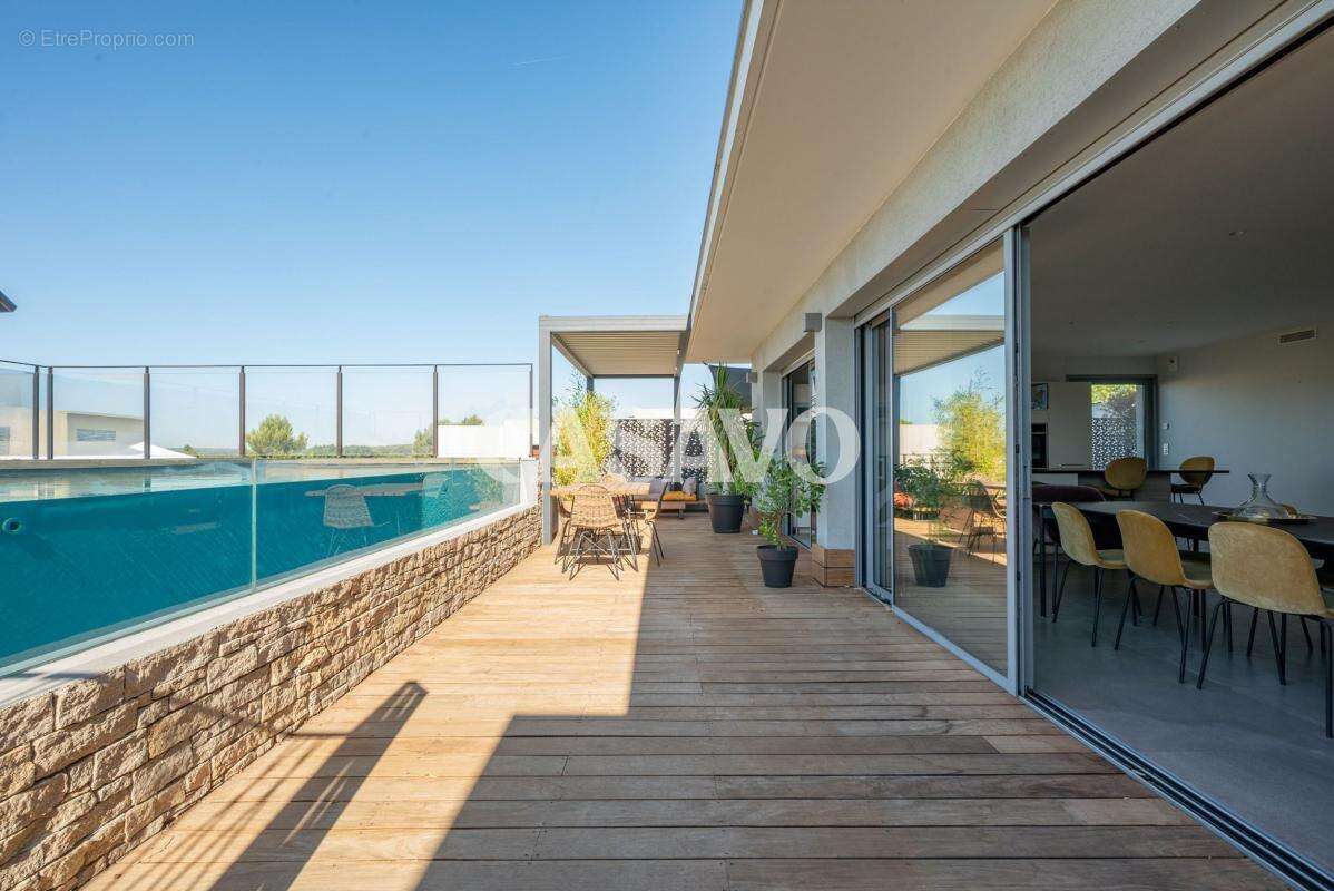 Appartement à EGUILLES