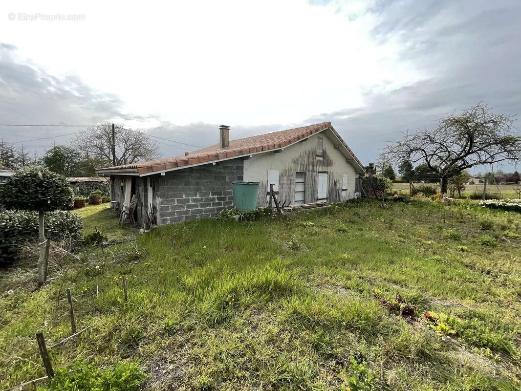 Maison à BARBEZIEUX-SAINT-HILAIRE