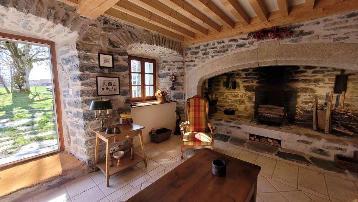 Maison à ARAULES