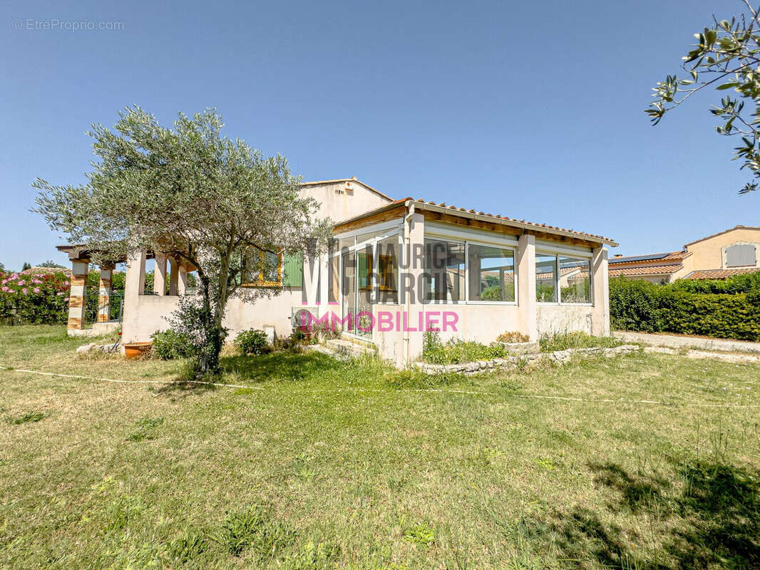 ACHAT VENTE MAISON PLAIN PIED 3 CHAMBRES MOLLEGES ALPILLES PISCINE JARDIN MAURICE GARCIN FLORENE TOLEDO - Maison à MOLLEGES