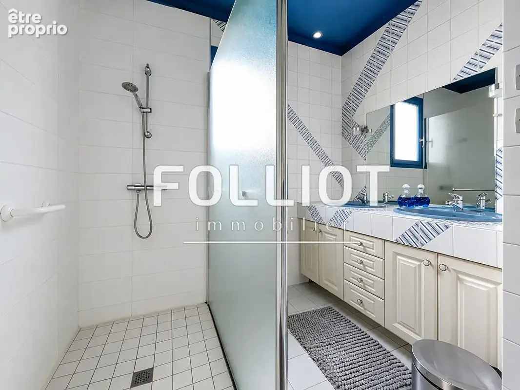 A VENDRE, Maison Saint Laurent De Cuves 5 pièce(s) 139 m2 - photo 13