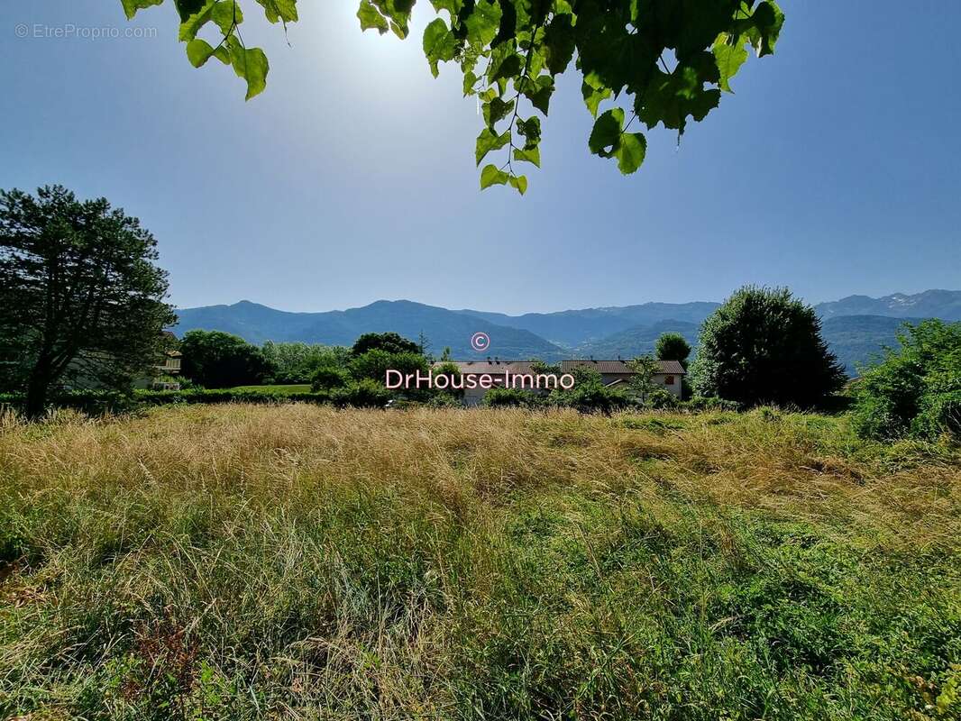 Terrain à LA TERRASSE