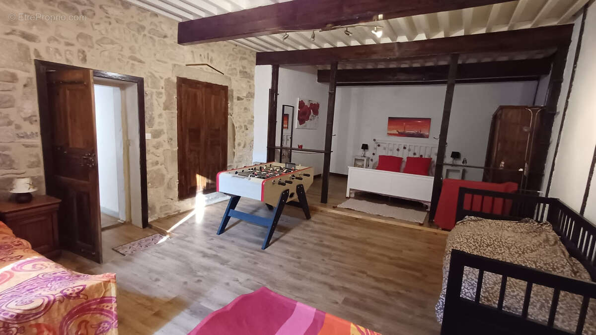 Ensemble immobilier avec dépendances, piscine et lac - photo 20
