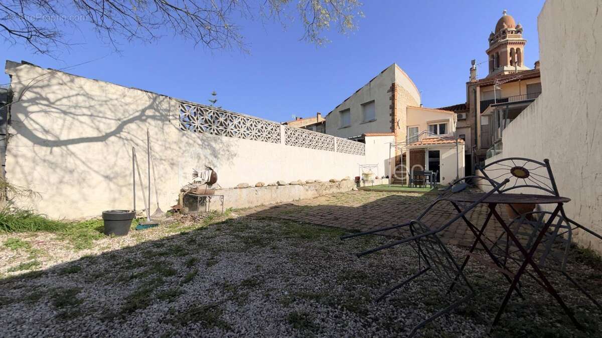 Maison à PEZILLA-LA-RIVIERE