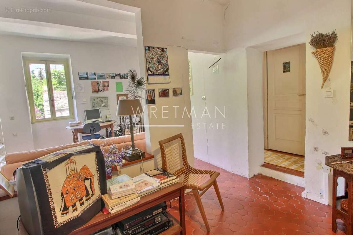 Appartement à L'ESCARENE