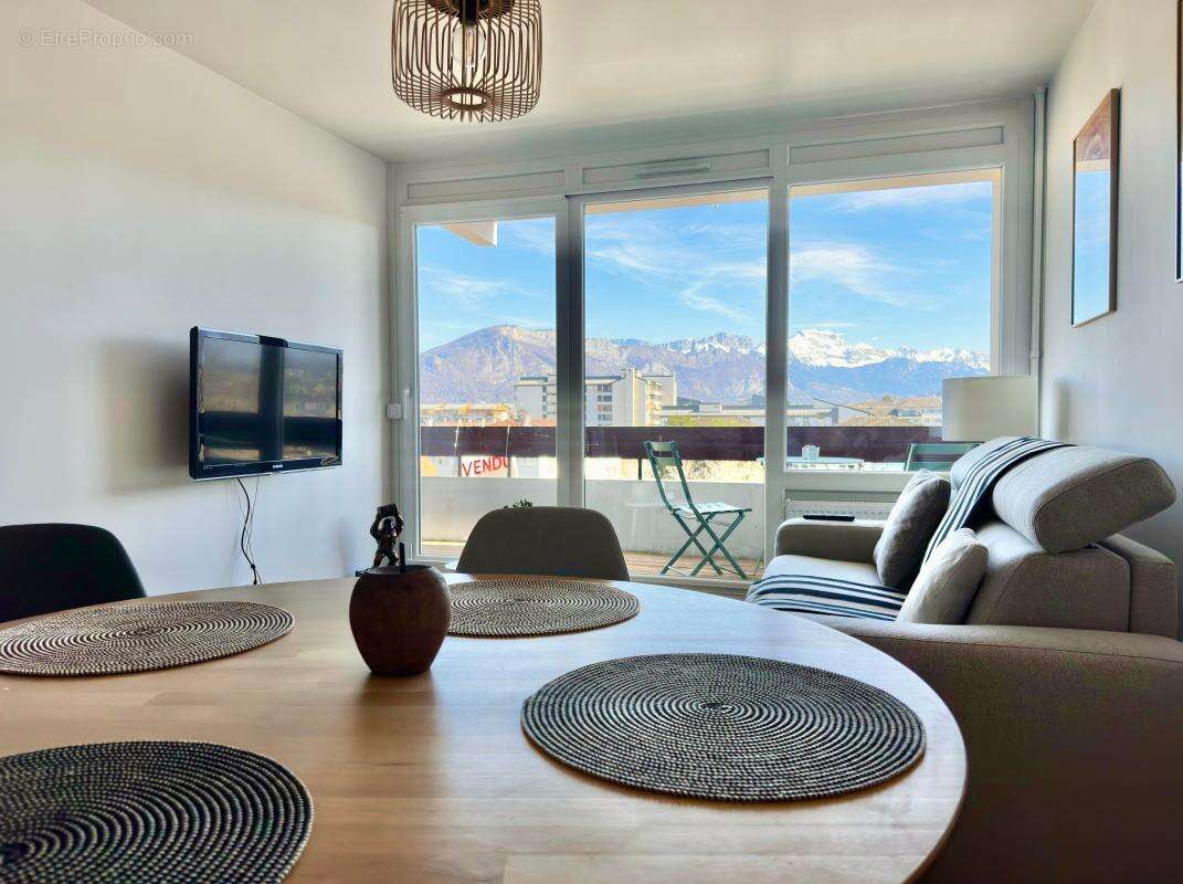 T2 rénové – 41 m² – Étage élevé avec ascenseur – Grand balcon vue montagnes – Annecy / Meythet - photo 2