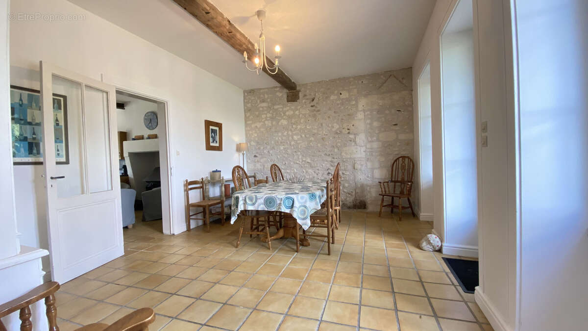 Maison à MORTAGNE-SUR-GIRONDE