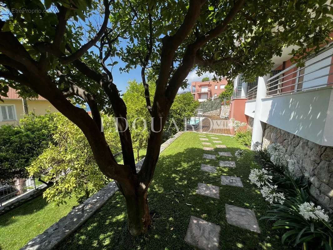 Appartement à MENTON