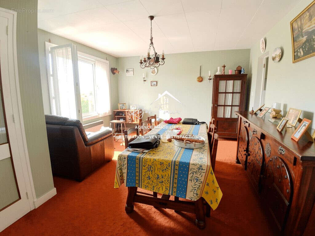 Séjour - Maison à LES ORMES