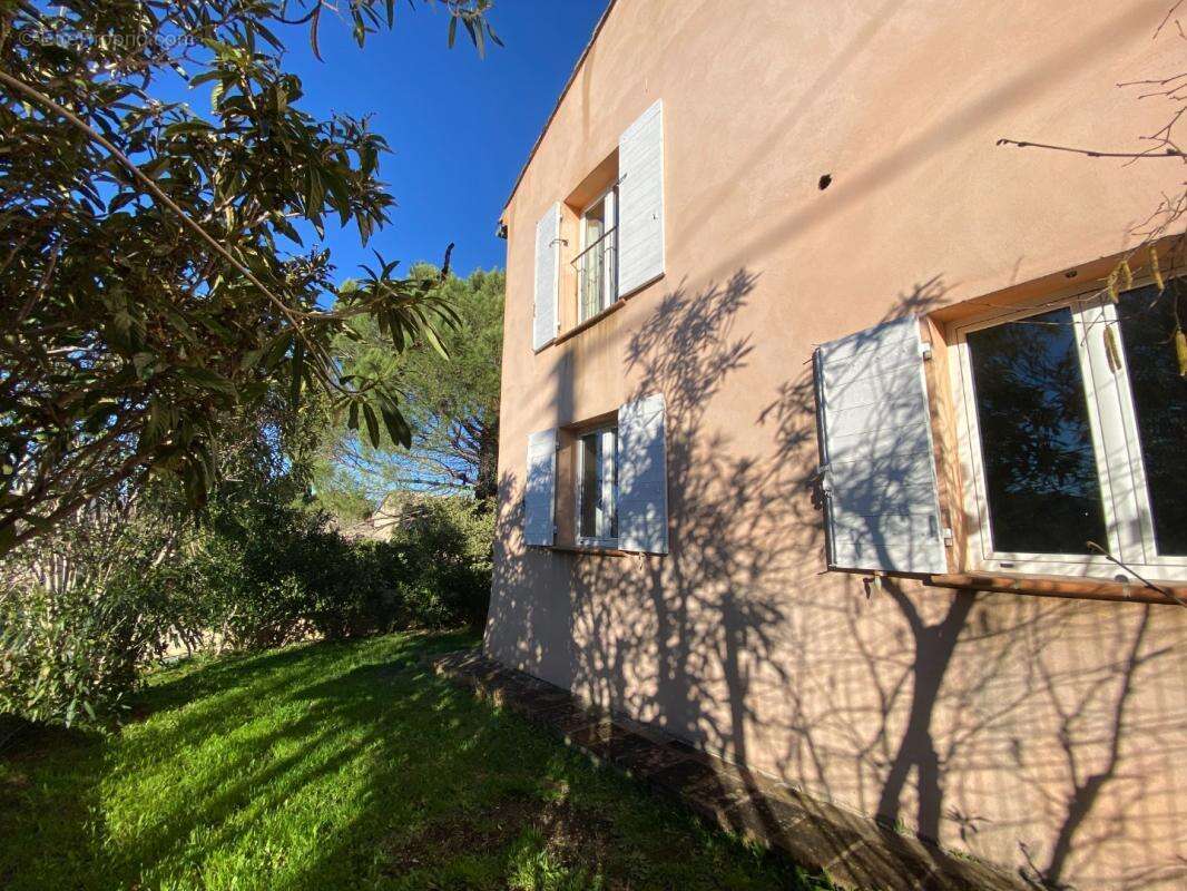Maison à LE PUY-SAINTE-REPARADE