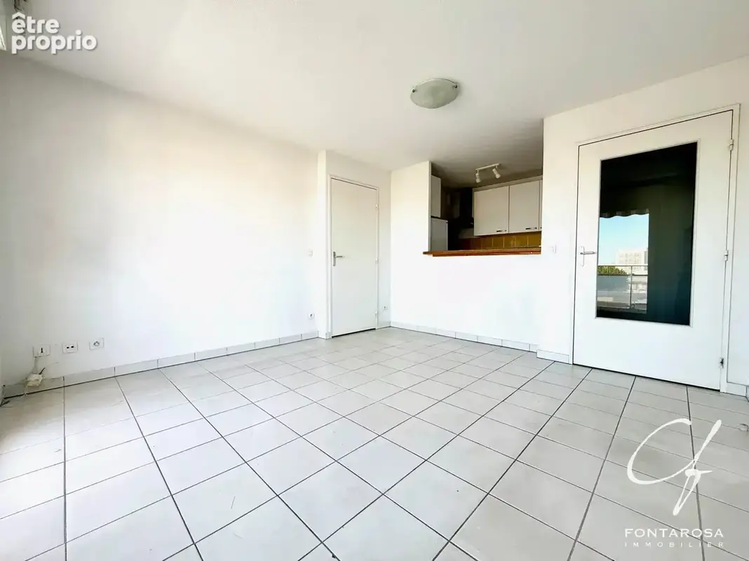 Fréjus – Secteur Hôpital - Appartement 2 pièces avec balcon, parking et cave - photo 3