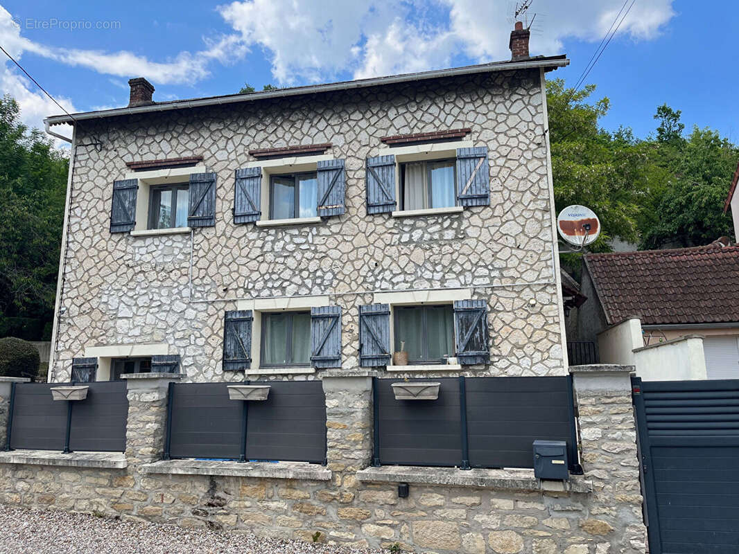 Maison à FOLLAINVILLE-DENNEMONT