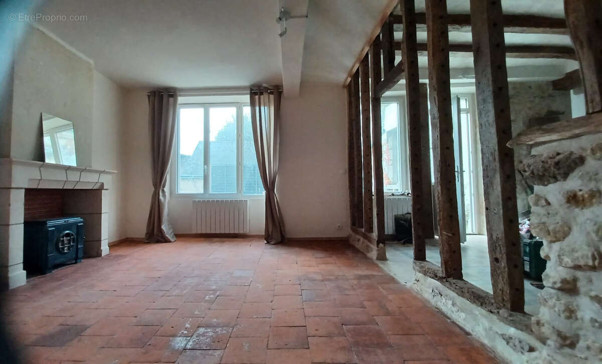 Maison à NOUANS-LES-FONTAINES