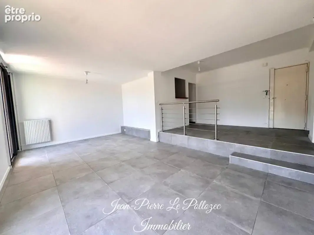Appartement type 3/4 entièrement rénové - photo 2