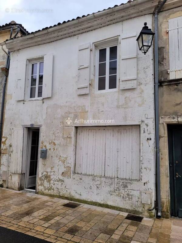Maison à SAINT-JEAN-D'ANGELY