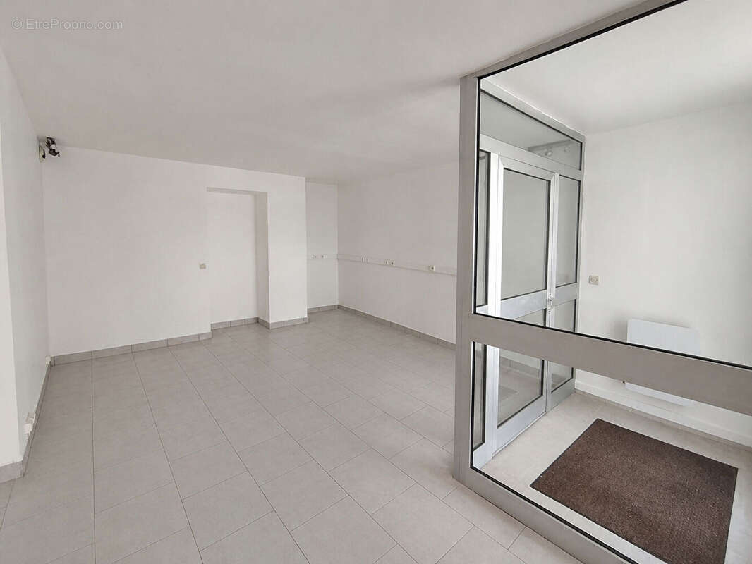 Local commercial 50m² Montgeron - photo 2