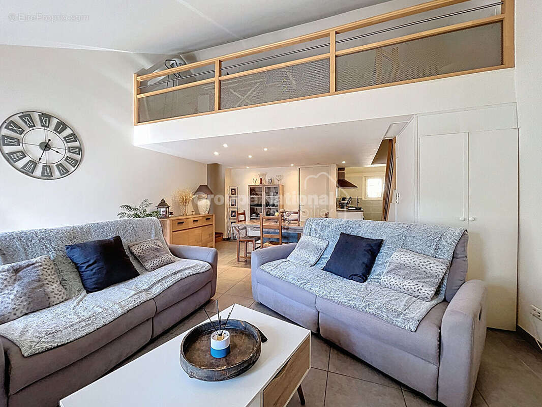 Appartement à ROCHEGUDE