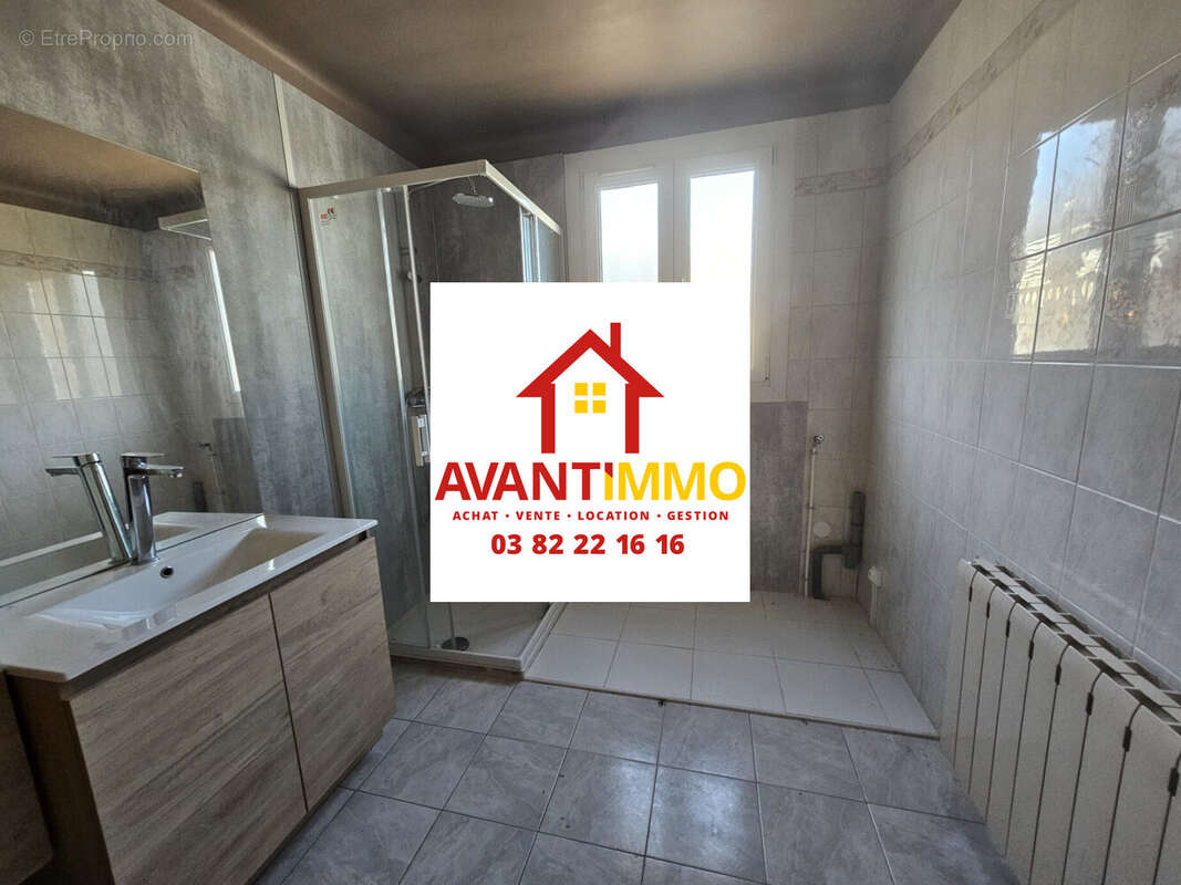 APPARTEMENT GAUCHE SALLE D'EAU - Appartement à JOEUF