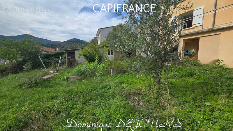 Maison à SAINT-SAUVEUR-DE-MONTAGUT