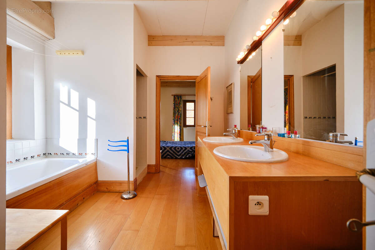Maison à EVIRES