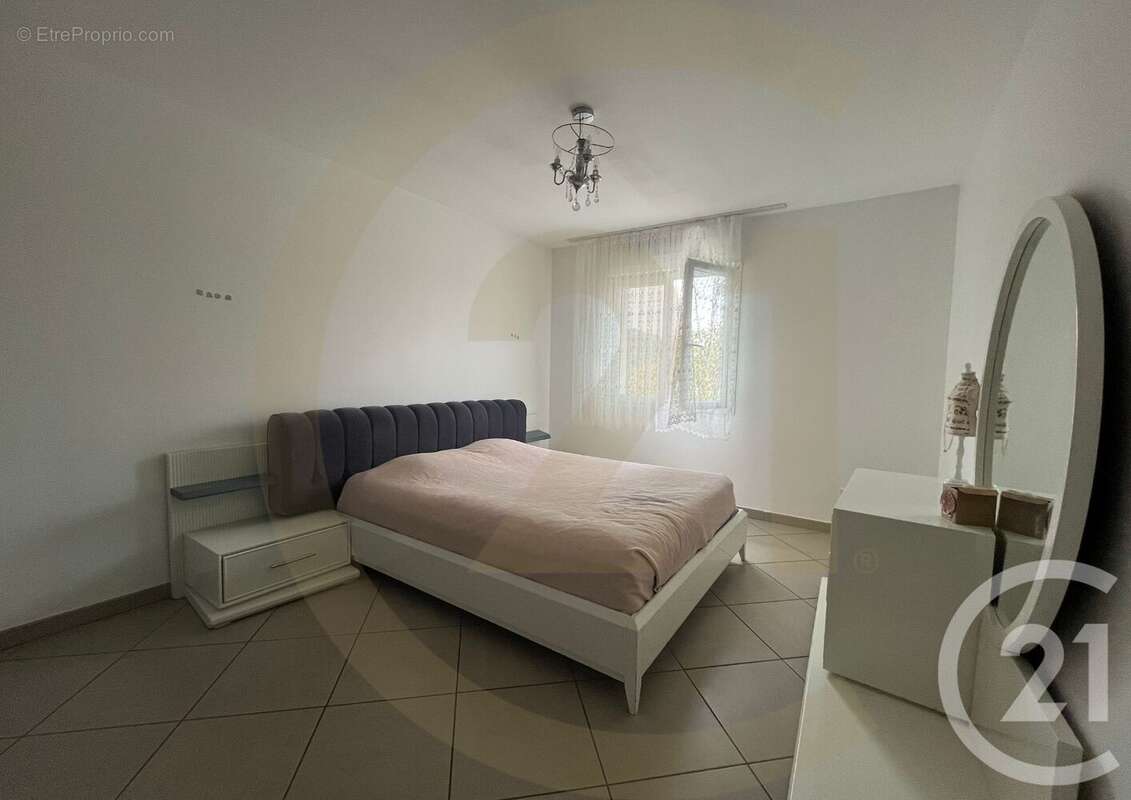 Maison à SAINT-CLAIR-DE-LA-TOUR