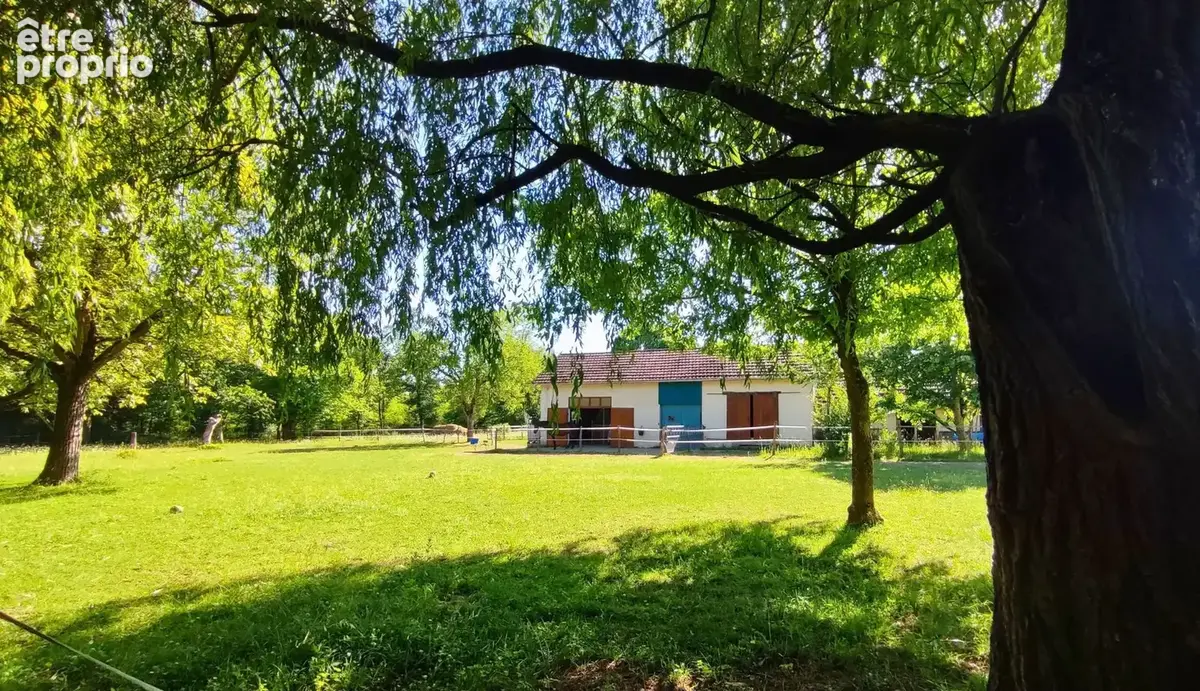 Maison avec boxes pour chevaux - photo 2