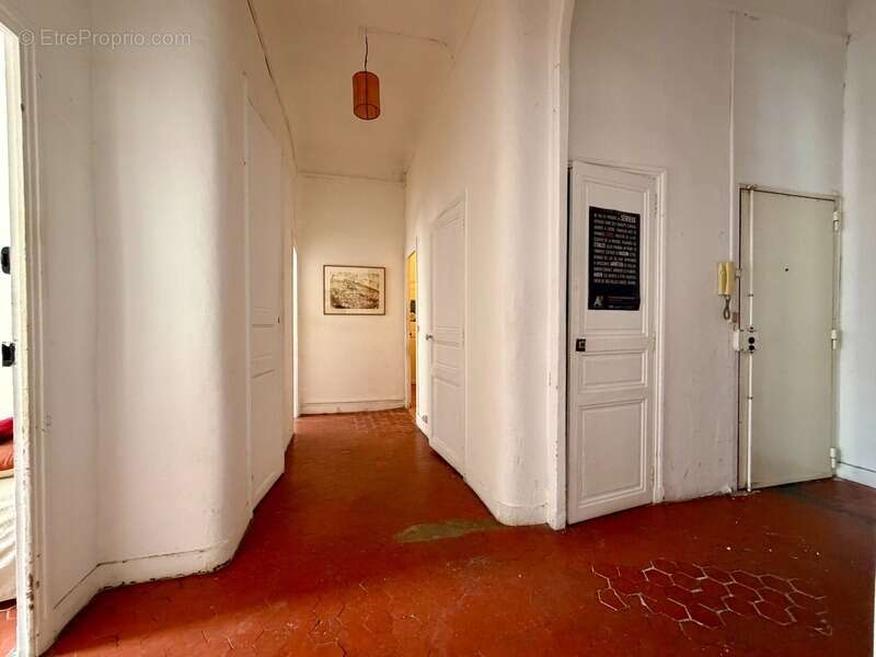 Appartement à MARSEILLE-1E