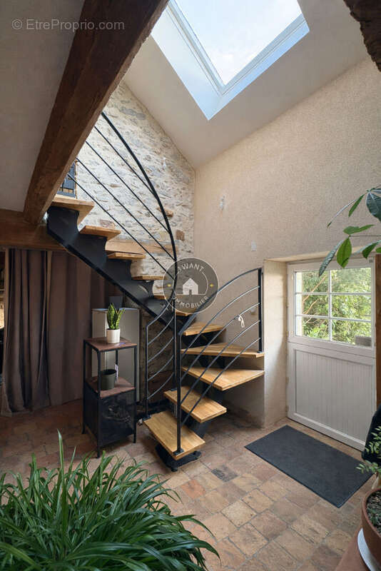 Maison à SAINT-REMY-LA-VARENNE