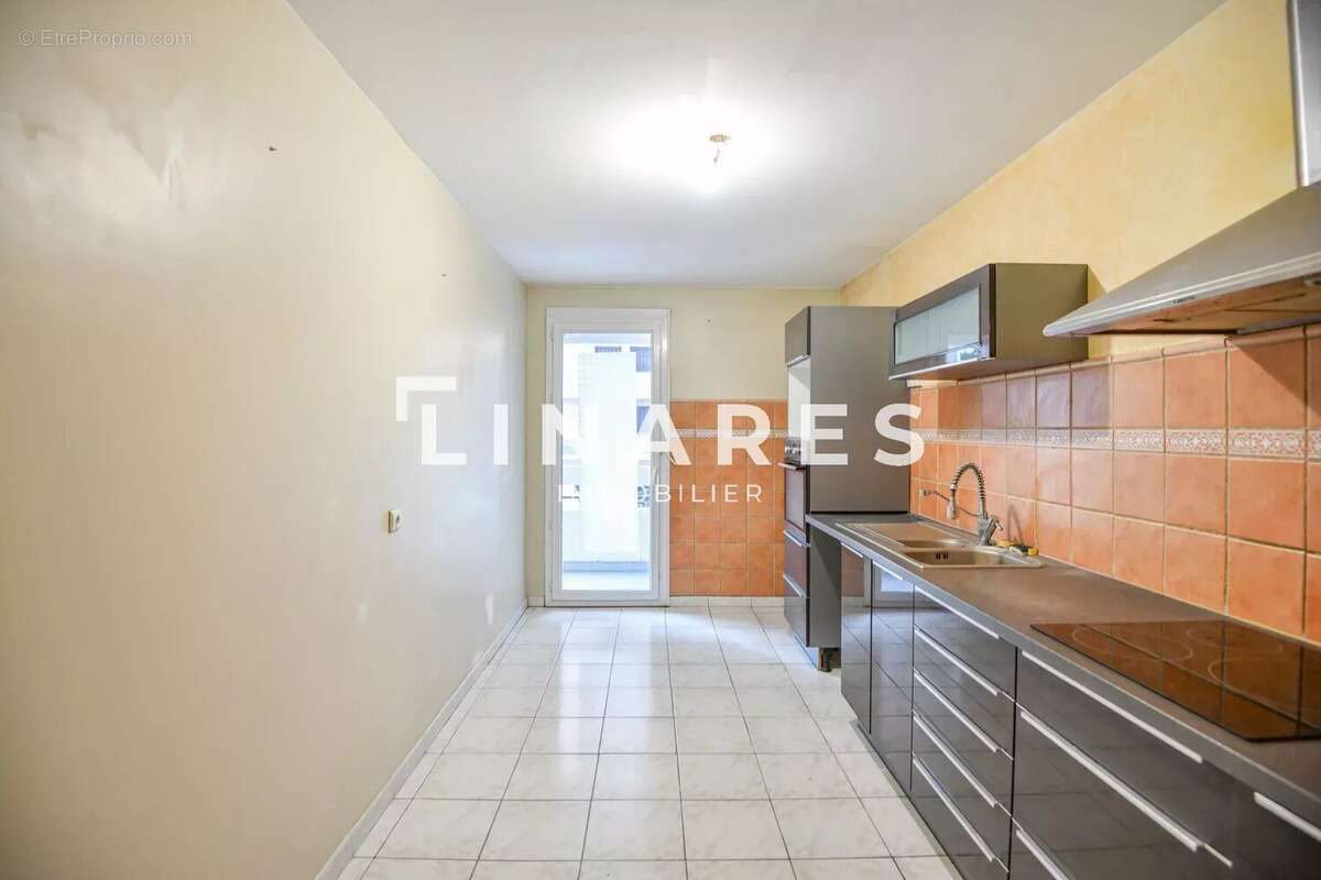 Appartement à MARSEILLE-4E