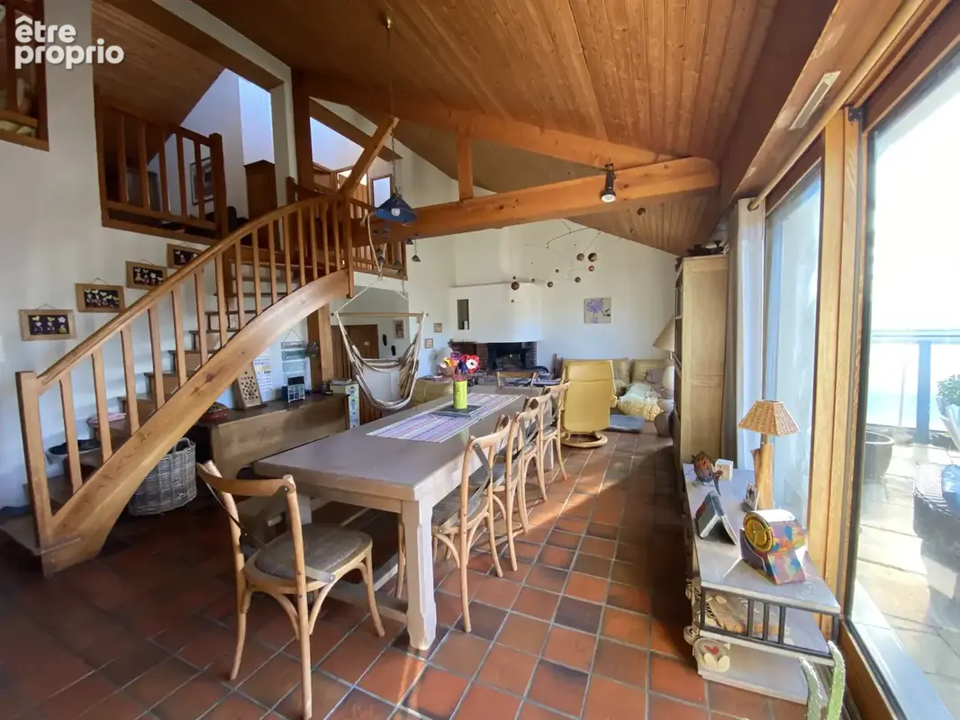 Maison familiale avec piscine couverte, chalet et cabane dans les arbres - photo 10