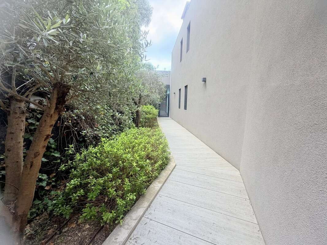 Appartement à EZE