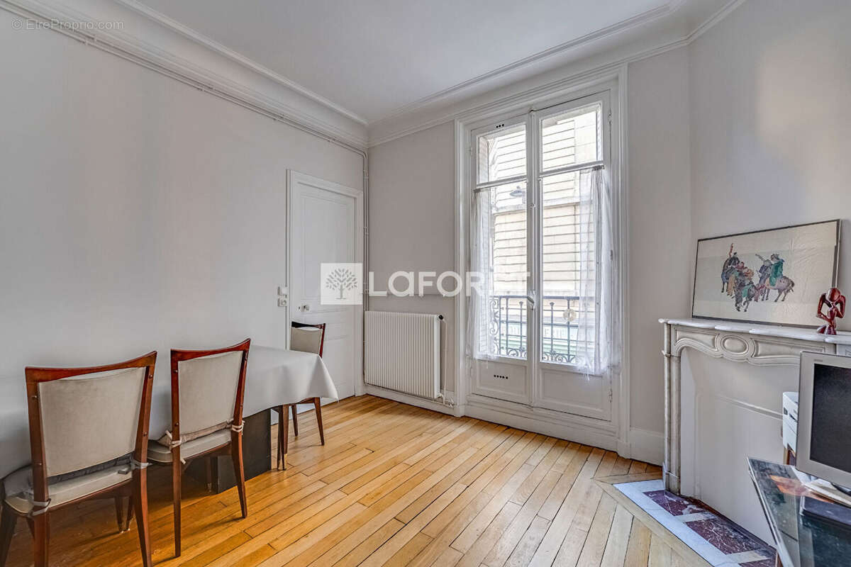 Appartement à PARIS-15E