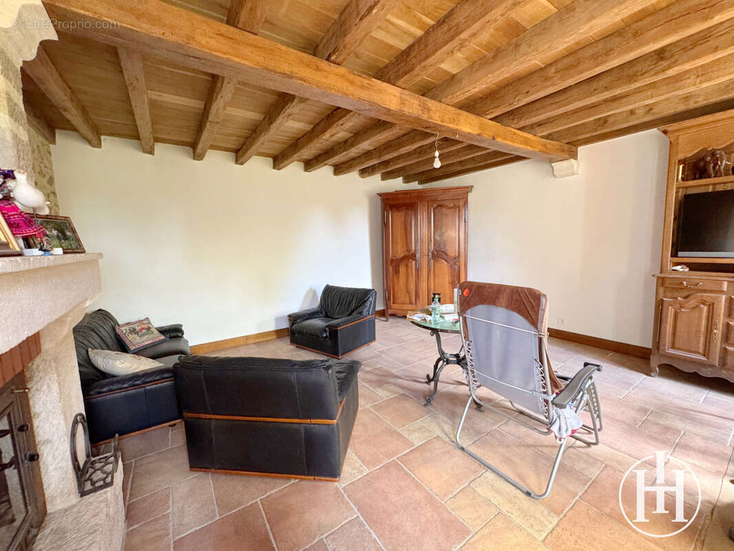 Maison à SAINT-BONNET-TRONCAIS