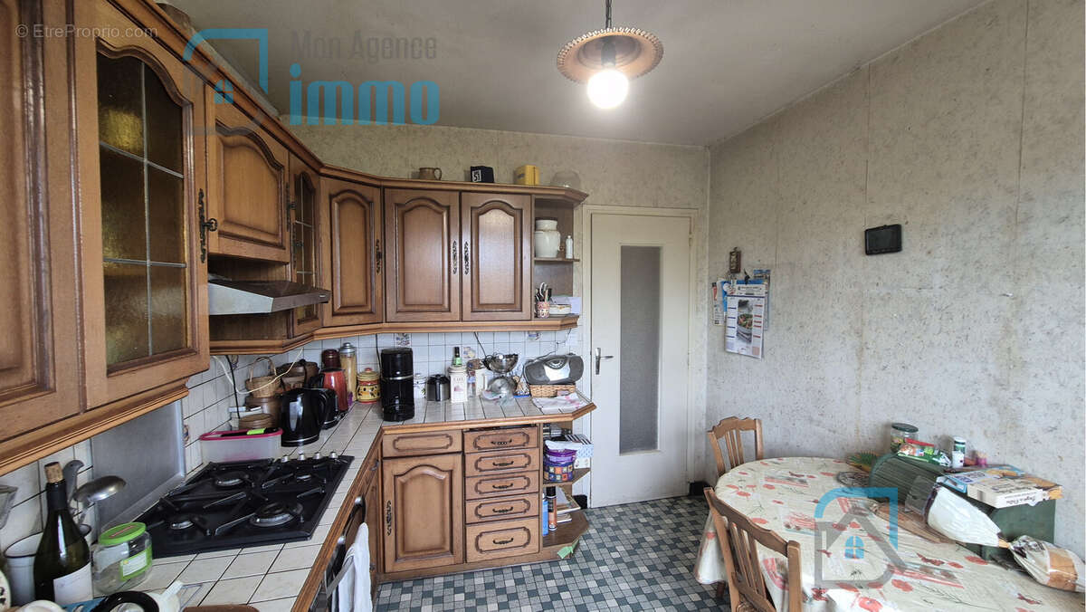 Maison à LA CHAPELLE-SAINT-URSIN