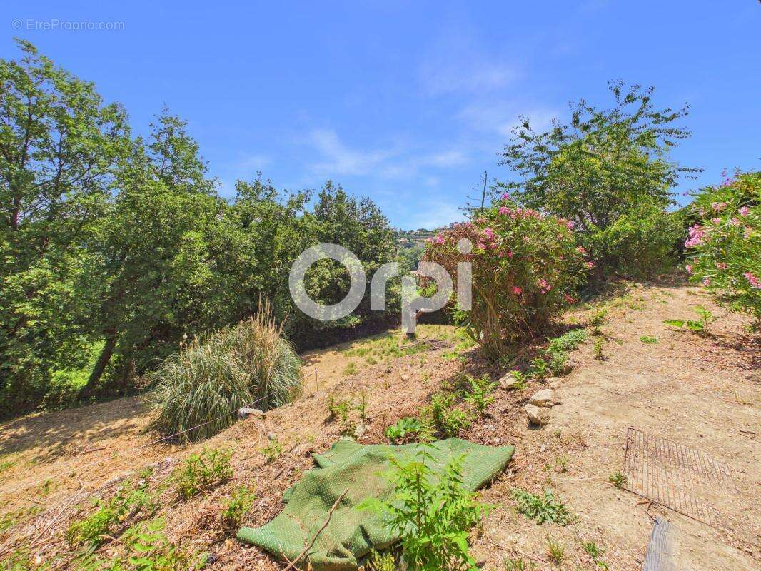 Appartement à LE BAR-SUR-LOUP