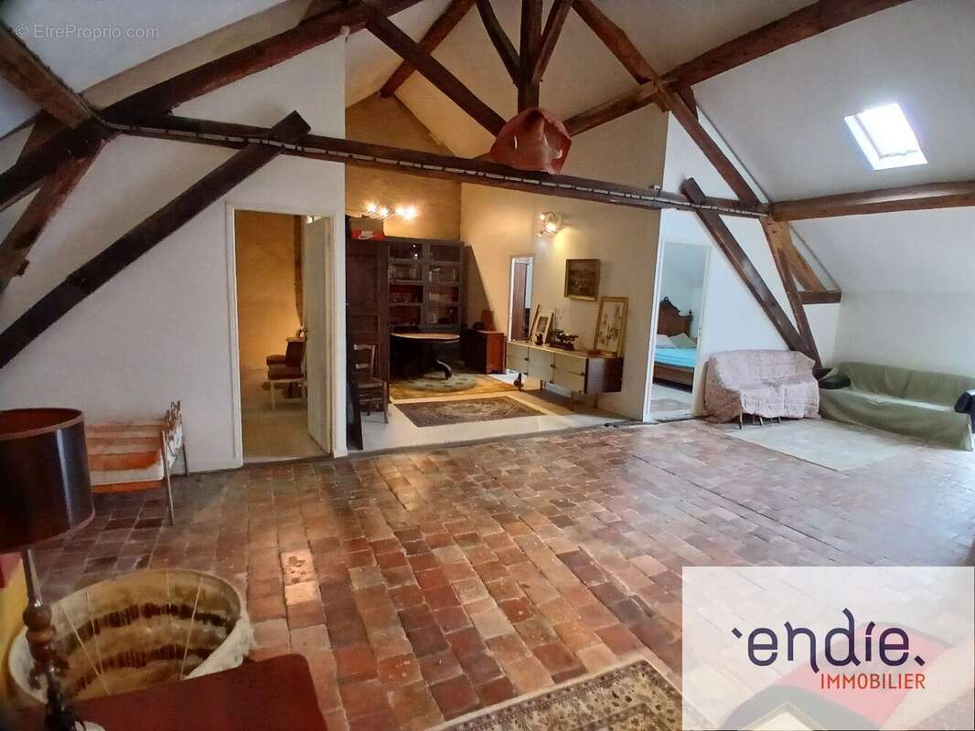Domaine de Buissenot  Élégante propriété de 284 m² sur 14 hectares, dépendances de 1 200 m² - photo 5