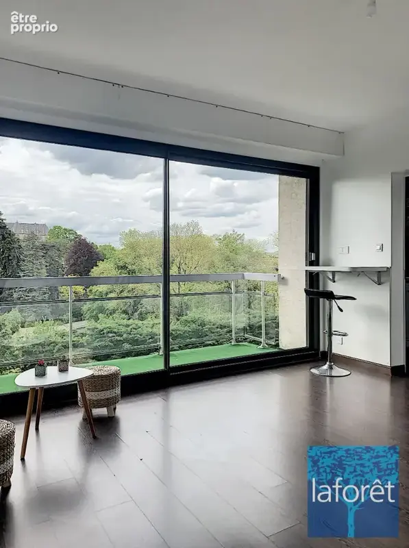 NANCY, proche place des Vosges,  f2 avec grand balcon, garage et cave. - photo 2