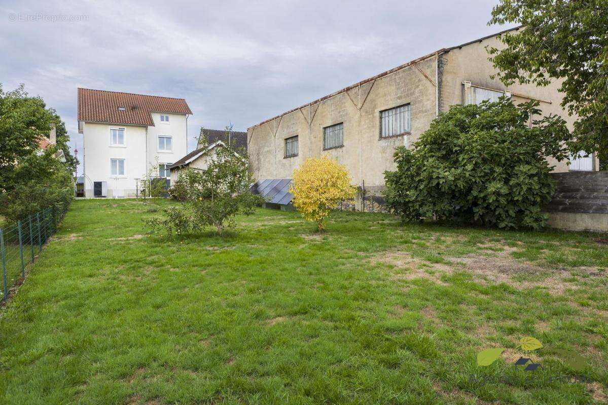 Maison à PIERRE-BUFFIERE
