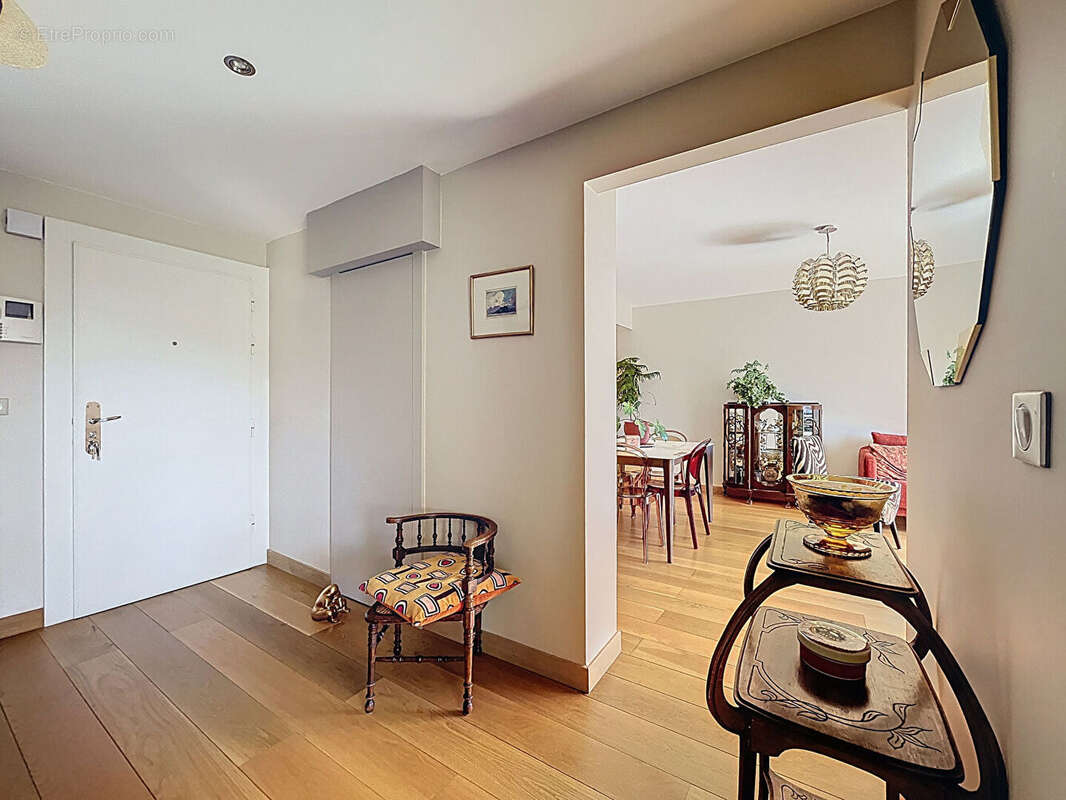 Appartement T4 95 m² rénové au coeur du Triangle d'Or d'Annecy - photo 6