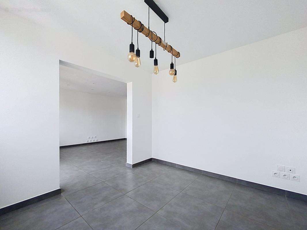 Appartement - 2 Chambres - Possibilité 3 - Balcon - Jolie vue dégagée - Résidence sécurisée - Proche commodités - photo 19