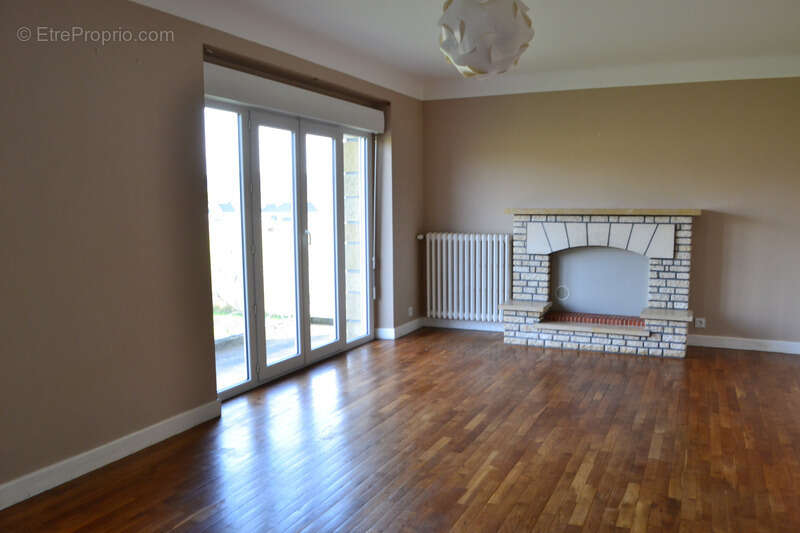 Maison à SAINT-PANTALEON-DE-LARCHE