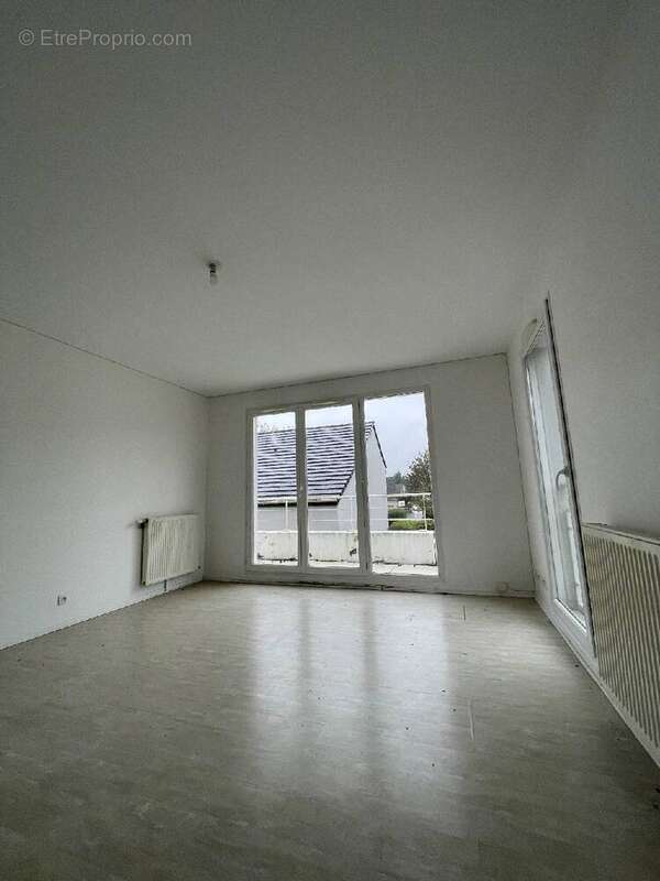 Appartement à SAINTE-GENEVIEVE-DES-BOIS