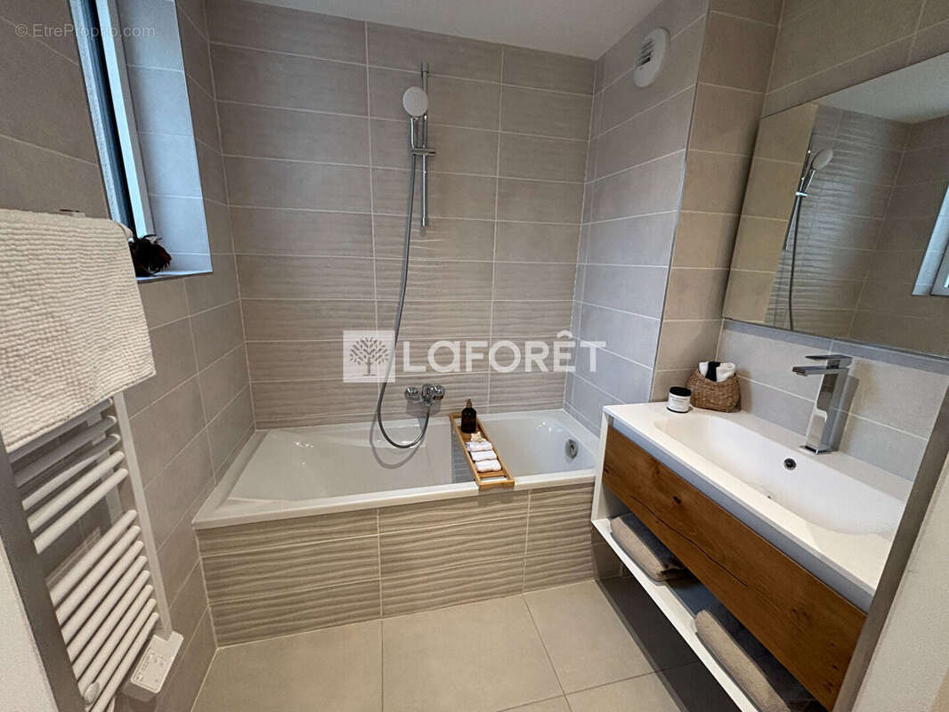 Appartement à SAINT-LAURENT-DU-VAR