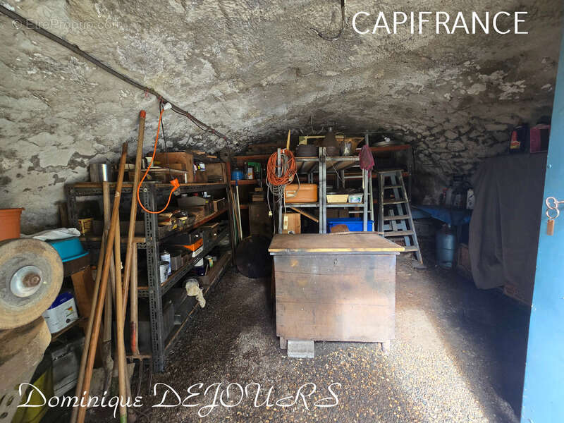 Maison à SAINT-SAUVEUR-DE-MONTAGUT