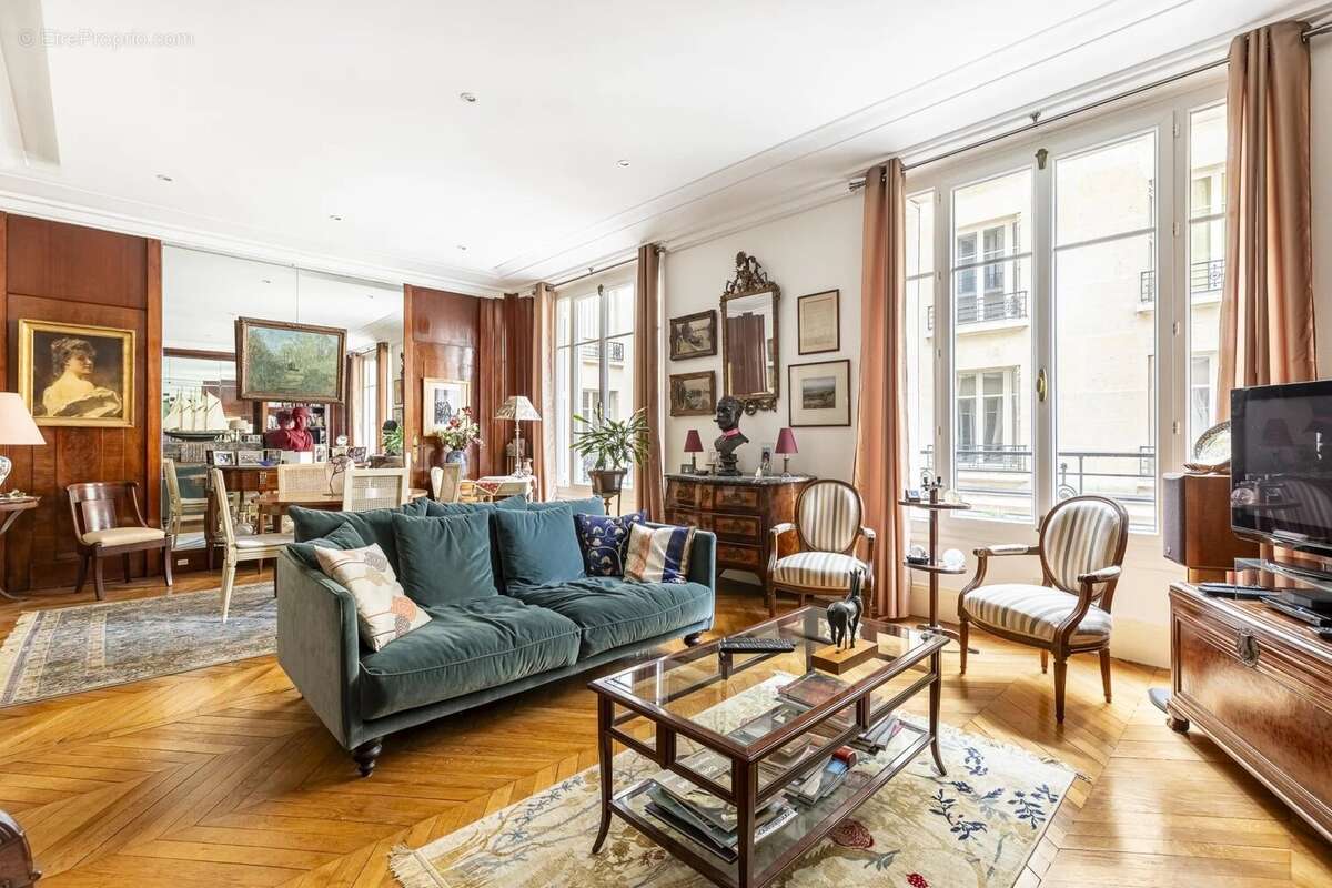 Appartement à PARIS-17E