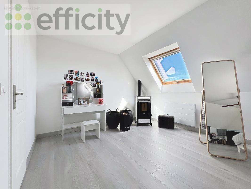 Maison à BAILLY-ROMAINVILLIERS