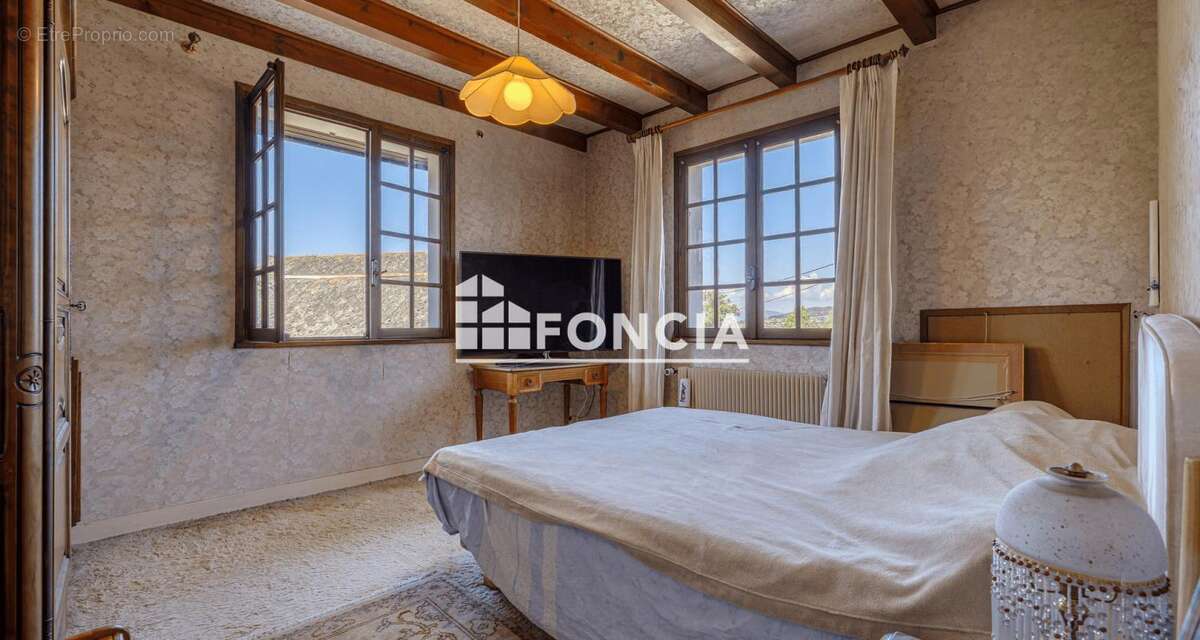 Chavanod - Belle propriété avec piscine, grand terrain et garage de 50 m² - photo 9