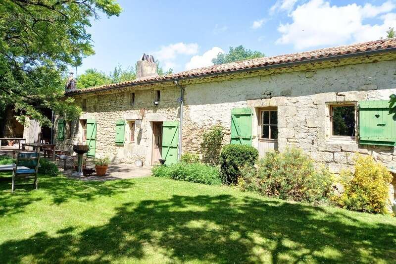 33390 anglade - maison de 6 pieces - calme - vue degagee - jardin - garage - photo 5