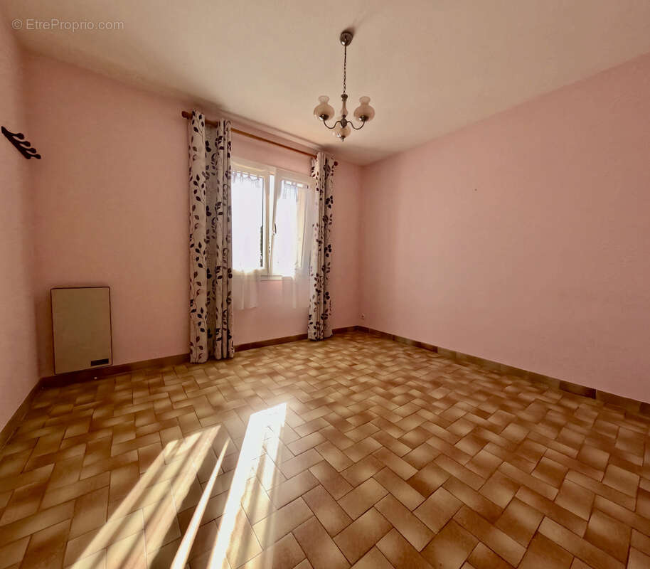 Maison à SOLLIES-VILLE